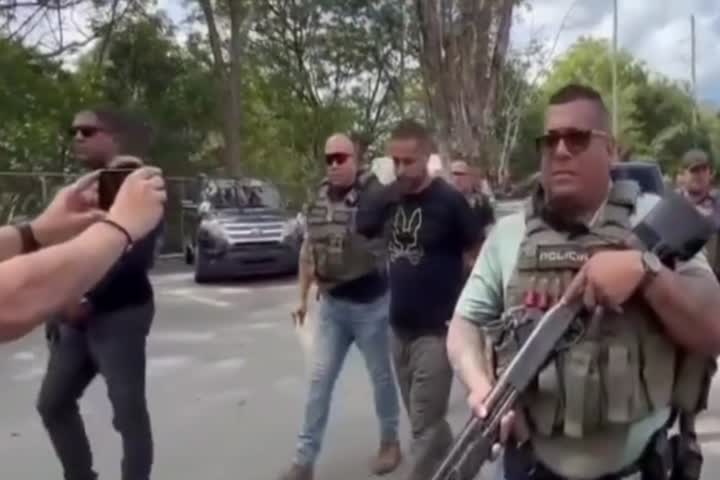 Video:  Se robó mas de 200 mil en cadenas de oro en joyería de San Juan, ayer lo arrestaron