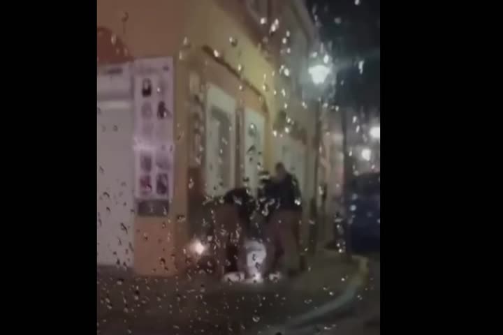 Video en PR: Títere en motora intenta huir de los policías y se estrella con una pared