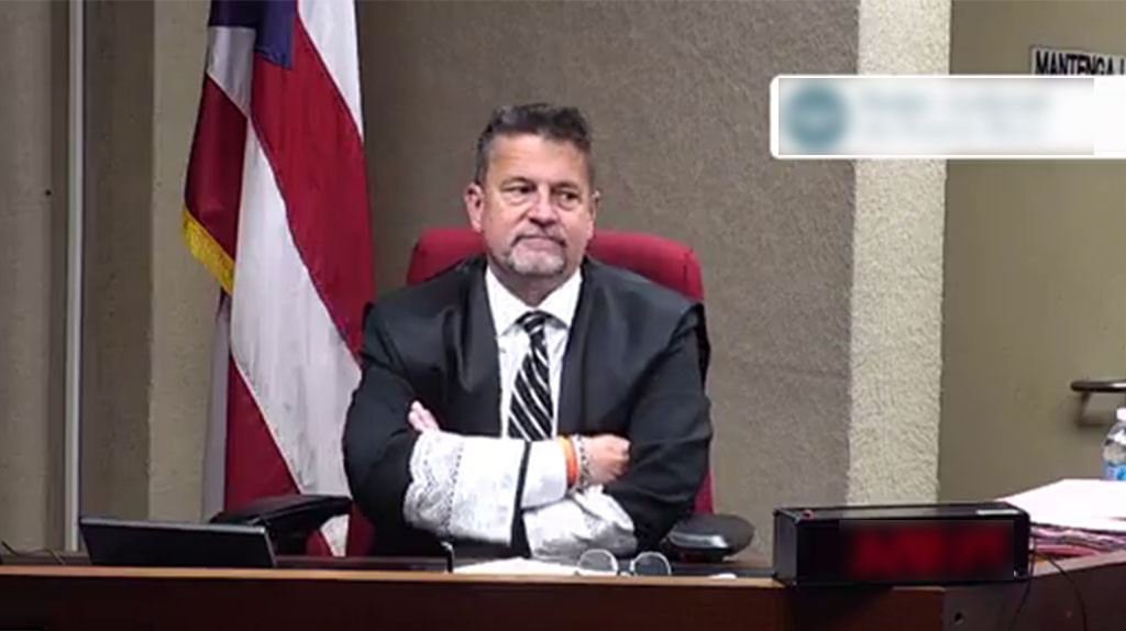 Video: Juez tomará medidas tras bochornoso incidente donde familiares del biólogo asesinado insultaron y amenazaron al abogado de la defensa