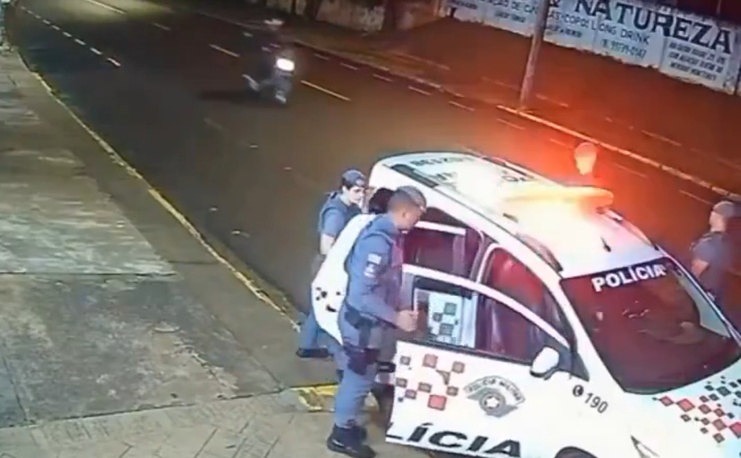 Video: Cuando andas borracho en la motora y vas listo pal problema, miren lo que pasó