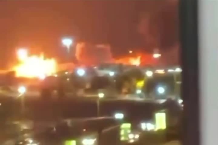 Video:EE.UU. lanza "contundentes" bombardeos contra Irán