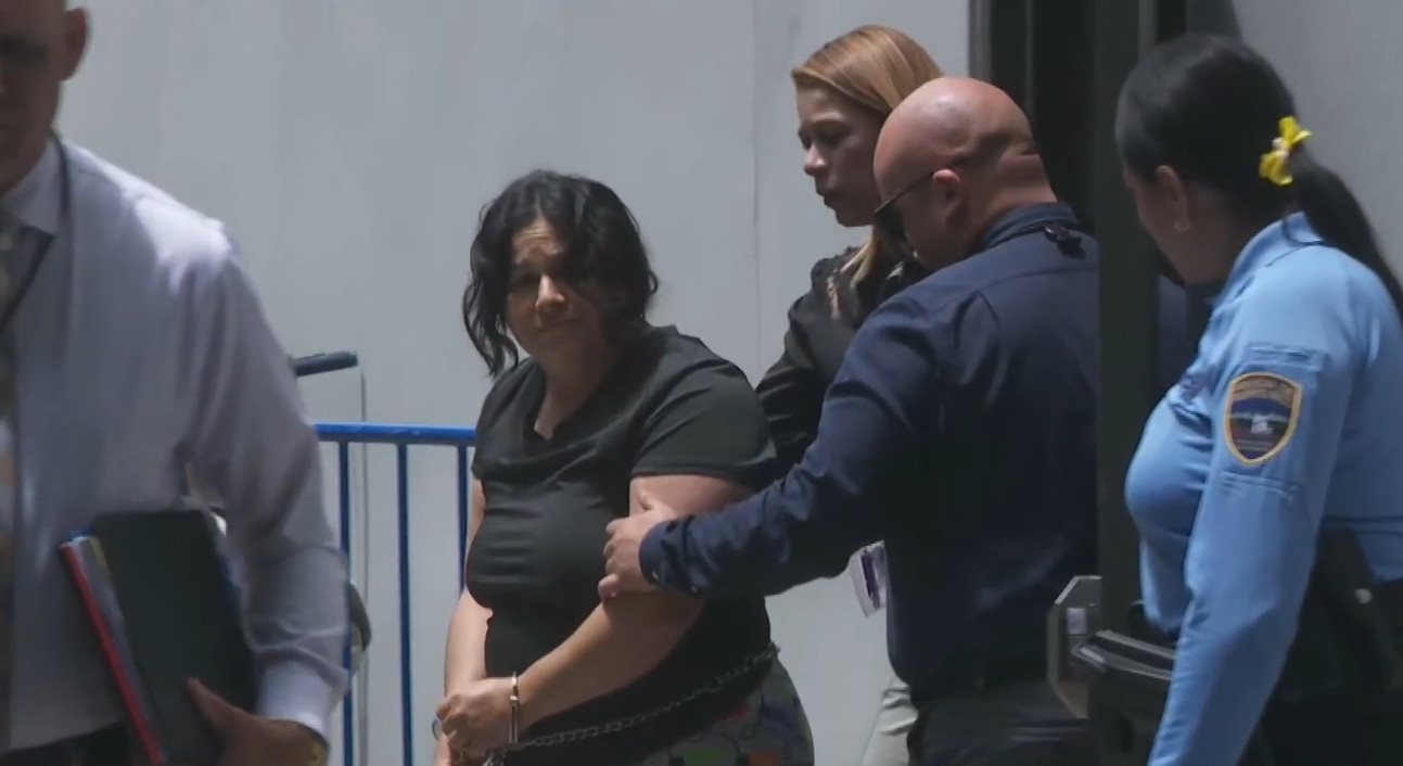 Video:Mujer acusada de apuñalar a su hijo de siete años en Barranquitas es procesable