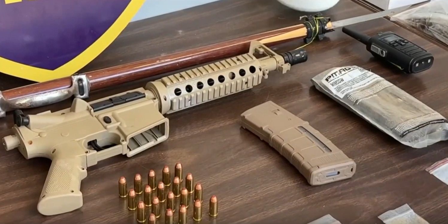 Video: Arrestados en residencial tenían hasta radios para detectar a la Policía