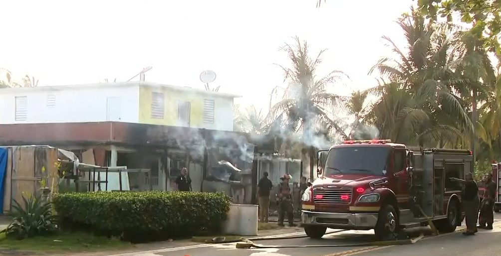 Video:Incendio consume chinchorro familiar de más de 20 años en Loíza