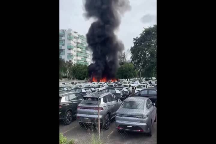 Video: 6 personas mueren al chocar dos helicópteros hoy domingo en Río de Janeiro, Brasil