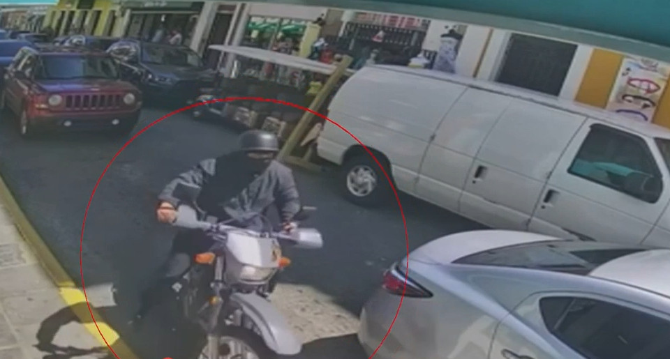 Video: Asaltantes de joyería en Viejo San Juan quedan captados en vídeo