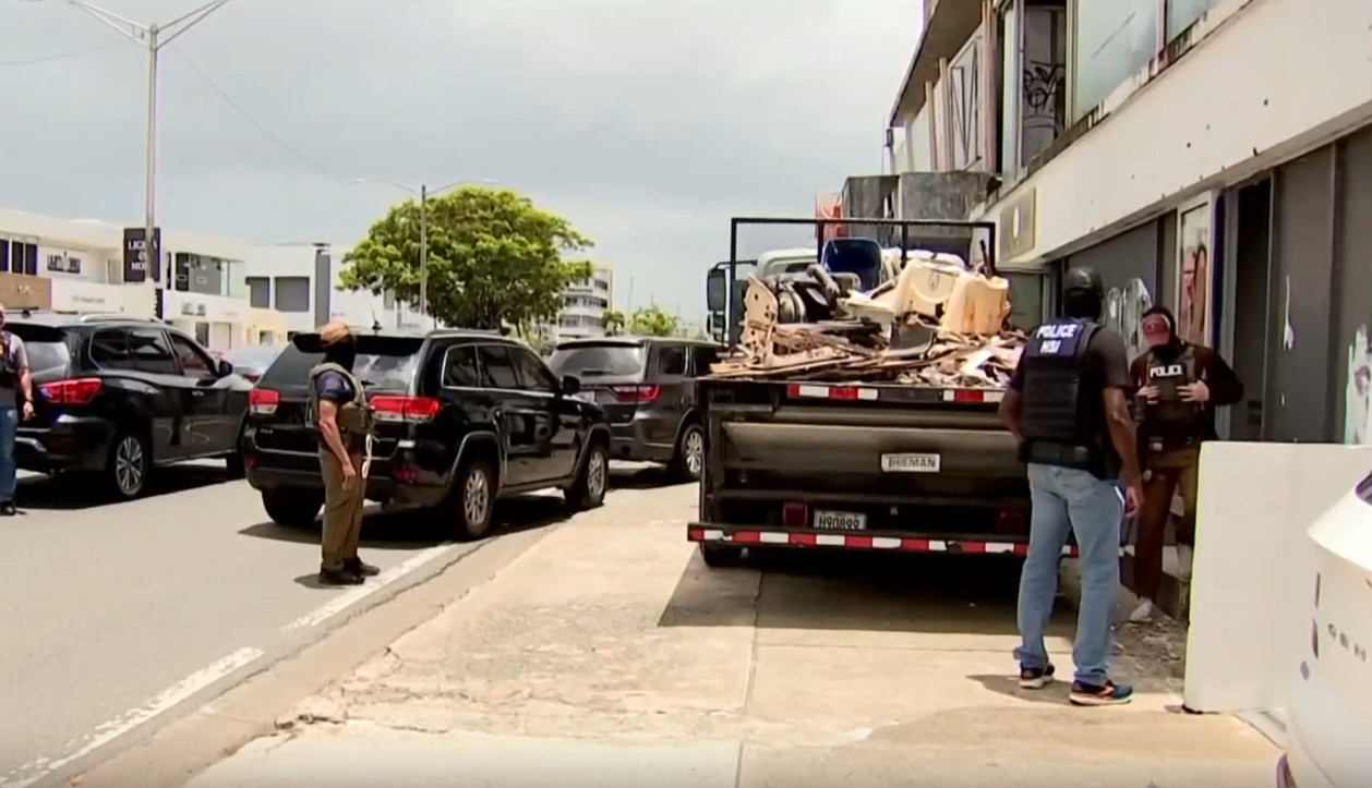 Video: Apuntan con arma a obrero puertorriqueño en operativo de HSI