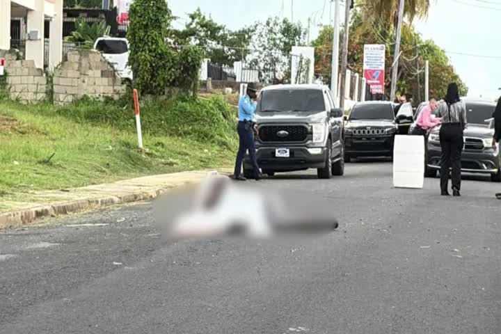 Video: Asesinan a presunto empleado de ornato mientras trabajaba en Ceiba
