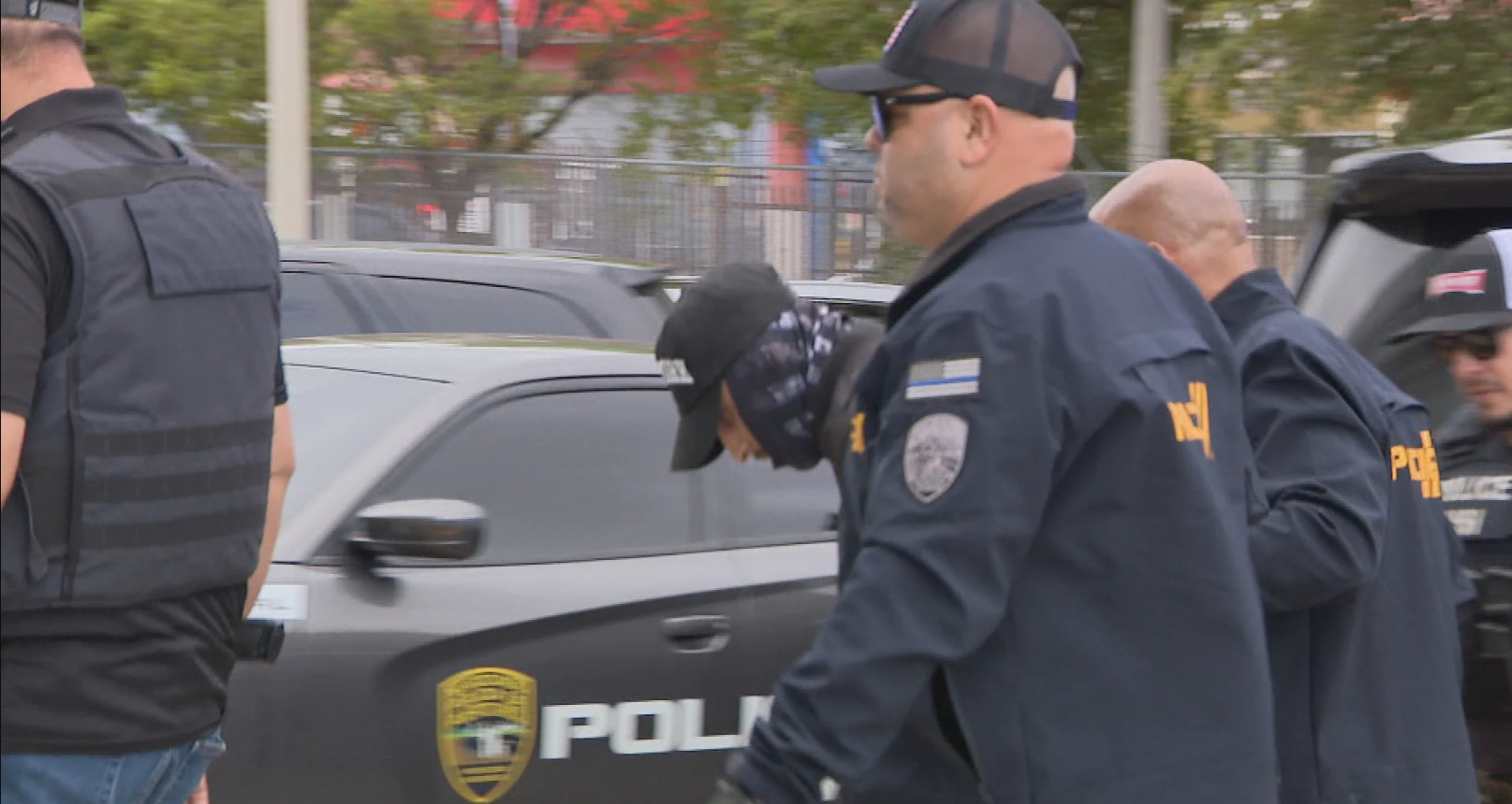 Video:A enfrentar cargos tres sospechosos de asesinar a agente en Ponce