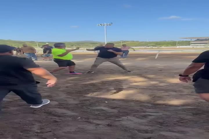 Video: Se entran a Cantazos en el Hipódromo de Canóvanas