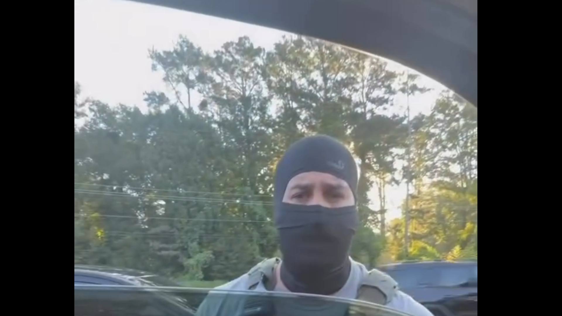 Video: Un agente de ICE Boricua detiene un inmigrante y el trato es Totalmente diferente al de los Gringos