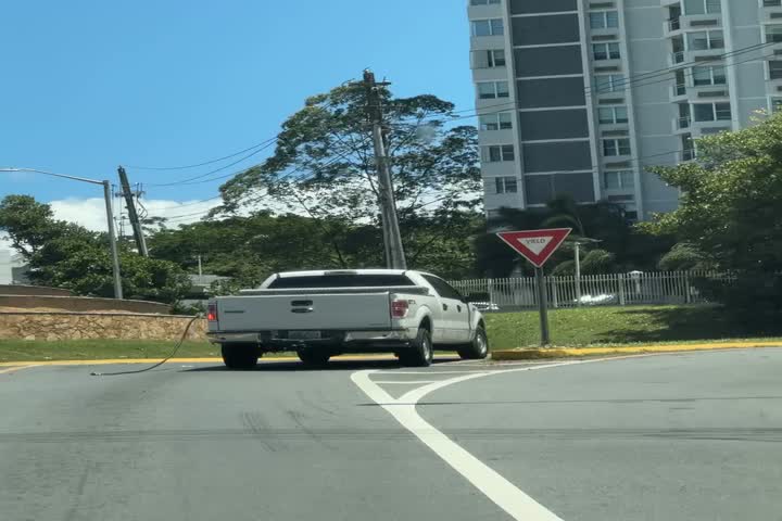 Video: Captan en Guaynabo a conductor que se llevó la manguera de una estación de Gasolina