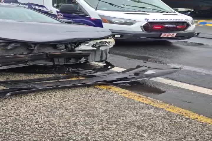 Video: Ahora Accidente con varios autos en la marginal Baldorioty en San Juan