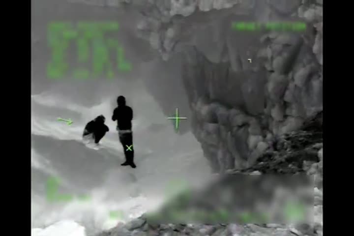 Video: Jovencita de 18 y un joven de 19 buscaron un sitio alejado en playa de Fajardo y terminaron siendo rescatados por el Coast Guard