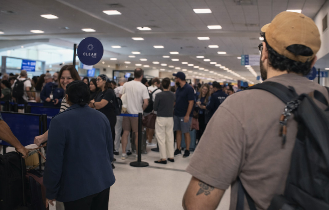 Video: Largas las filas en puntos de cotejo del aeropuerto de San Juan