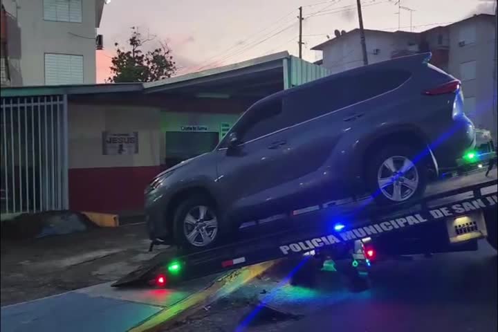 Video: Municipales de San Juan ocupan 3 rifles de alto poder luego de persecución