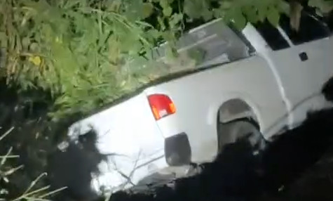 Video: Conductor pierde el control y cae por un risco en Añasco