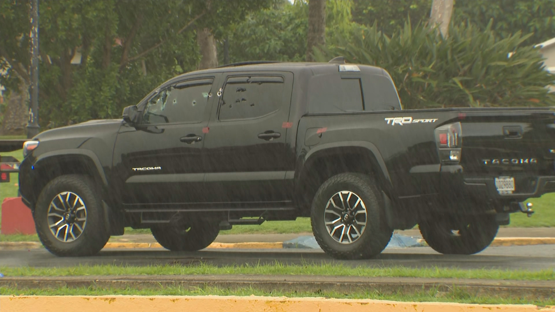 Video: Hombre sobrevive tiroteo luego de salir de su residencia en Carolina