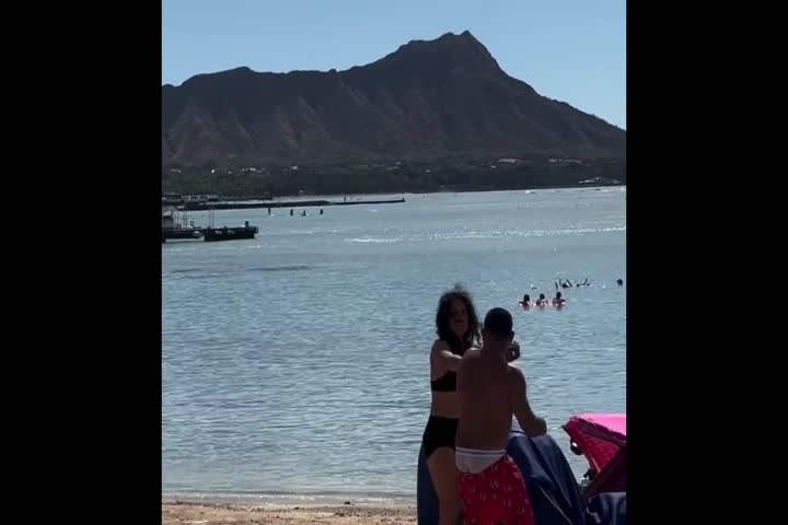 Video:  Cuando sales un día de playa con tu amor de verano y terminan a cantazo limpio