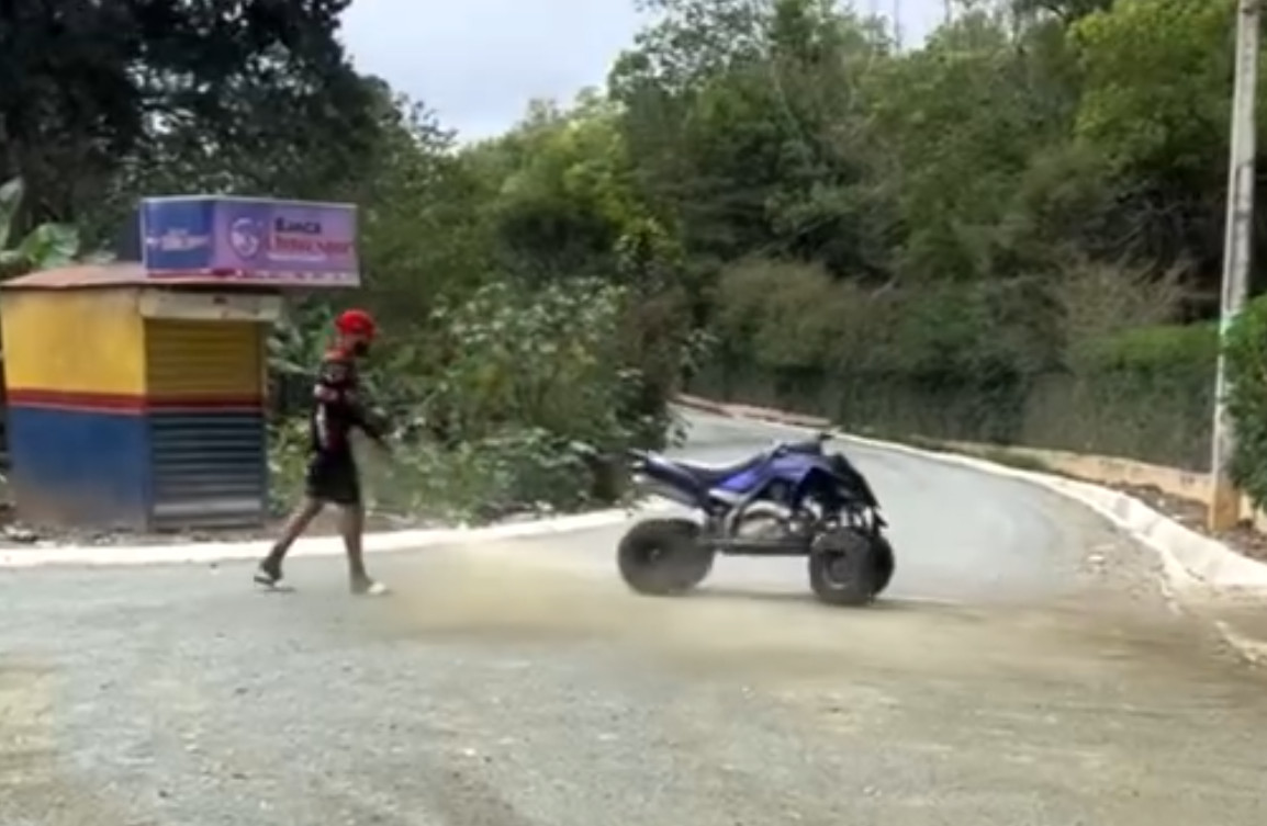 Video: Cuando el fourtrack quiere hacer piruetas el solo