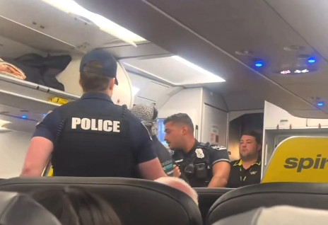 Video: Pasajera afroamericana es removida de vuelo de Spirit Airlines tras altercado en Nashville