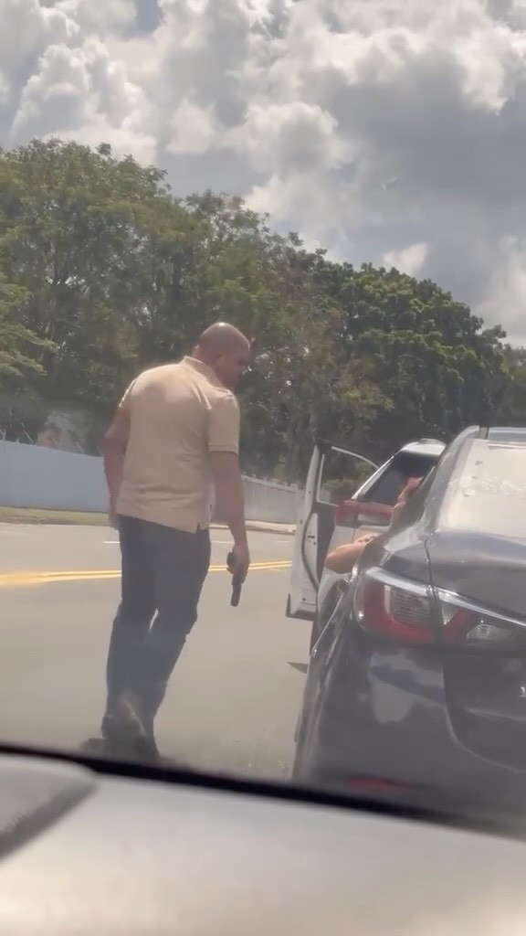 Video: Captan en video a conductor que sacó un arma a conductora luego de un accidente en Bayamón