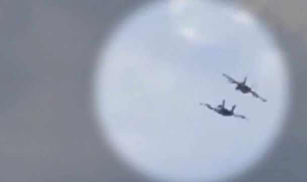 Video: Colisión entre aviones en pleno vuelo durante Air Show provoca cierre de base aérea en Idaho
