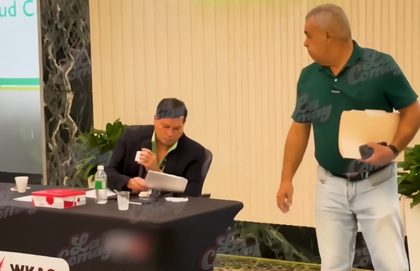 Video: Momento en que emplazan a Rubén Sánchez por demanda durante transmisión en vivo