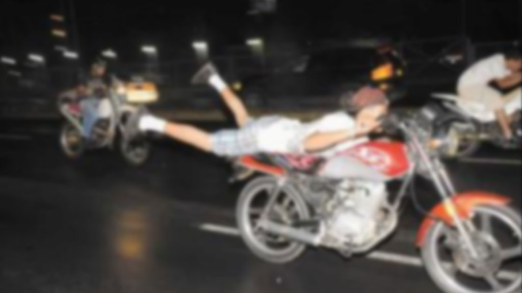 Video:Le gusta correr motora a toda velocidad, pero miren como termino