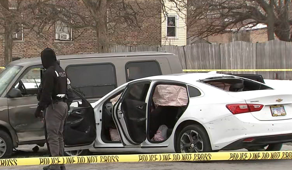 Video: Publican video donde tirotean a dos personas hoy en Chicago, uno de ellos murió