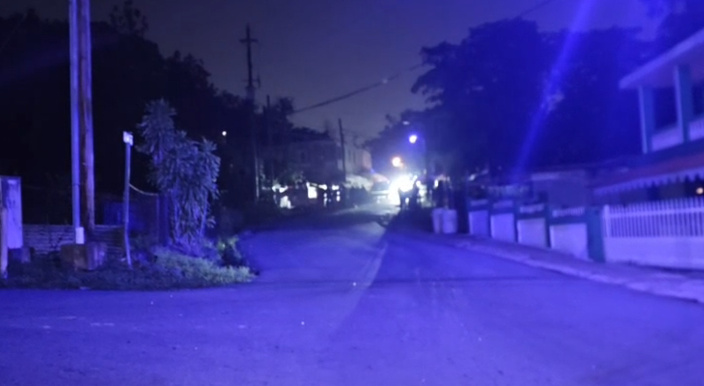 Video: Tirotean a dos personas que iban en un "four track" en Toa Baja