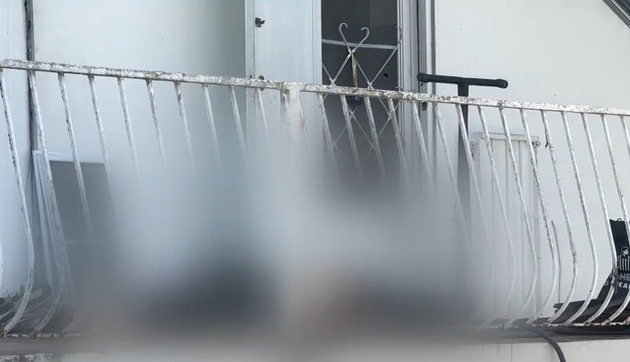 Video: Asesinan a tiros a un hombre en balcón de residencia en Gurabo