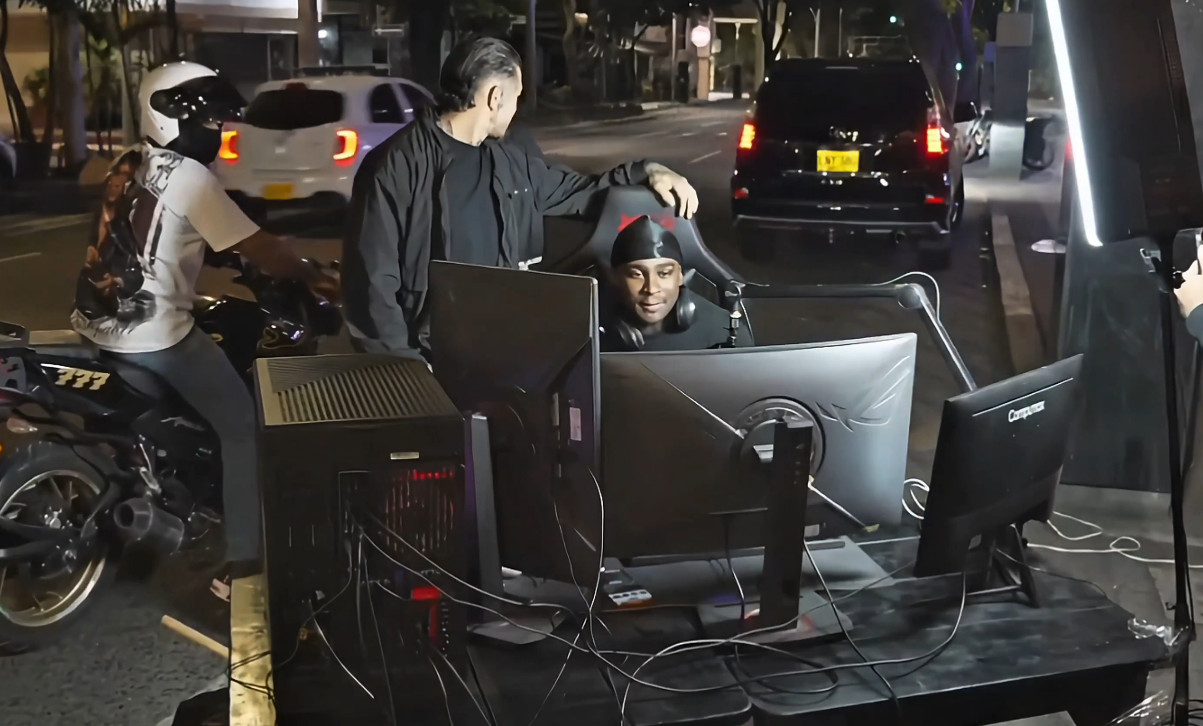 VIDEO: Intentan robarle en vivo a streamer colombiano mientras transmitía desde la calle