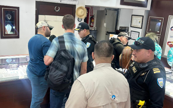 Video: Captado en video millonario robo en joyería del Viejo San Juan