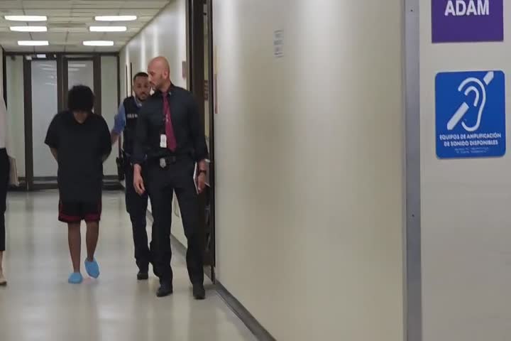 Video: Así sale del  tribunal "Chamaquito" que mato a su abuela en Guaynabo