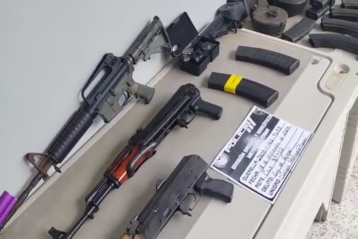 Video: DEA asume custodia tras allanamientos que dejan armas, droga y dos arrestados en Río Piedras