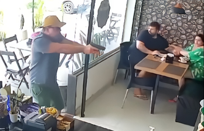 Video: Un “Caco” entro a robar a un restaurante, pero en el lugar se encontraba un policía en civil