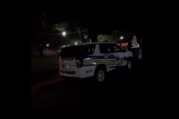 Video: Un Estúpido que intenta guillarse con la grabar de su celular y desconoce el trabajo de primeros respondedores en Puerto Rico