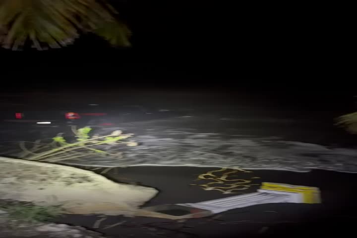 Video: Encuentran una guagua RAM, TRX flotando en playa de Mayagüez y el dueño no aparece