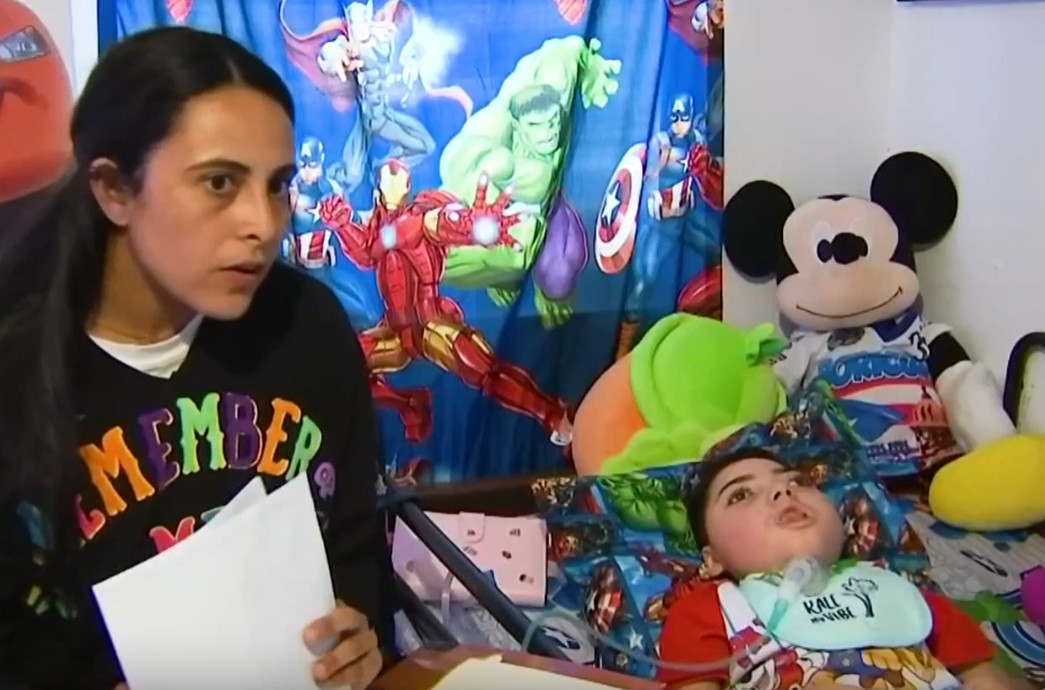 Video: Desesperada joven madre, clama por ayuda para saldar deuda con LUMA