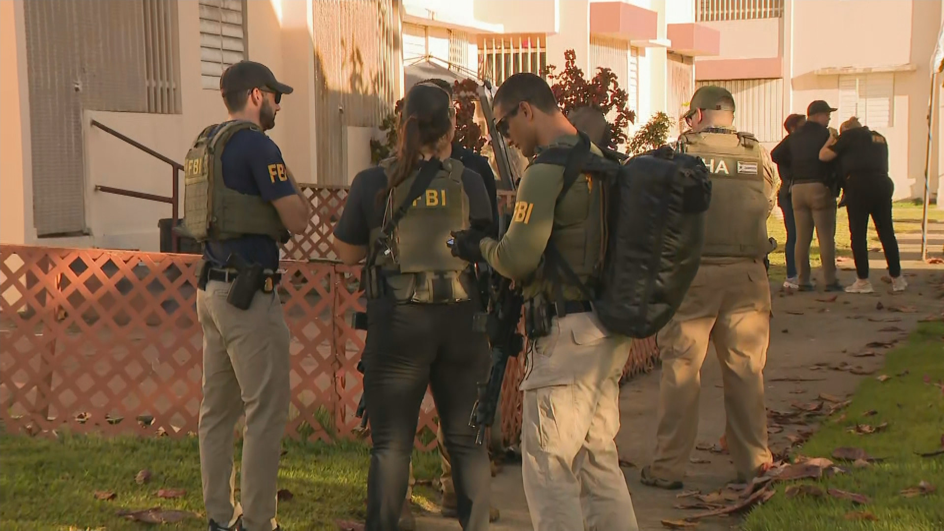 Video: Arrestan a una persona y ocupan dos vehículos durante operativo en Guaynabo