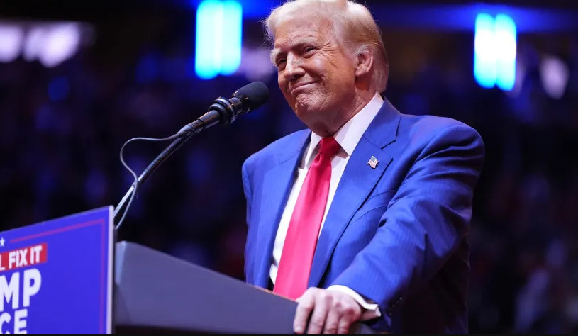 Video:Trump dice que evento en el que hicieron chiste sobre PR fue uno “lleno de amor”