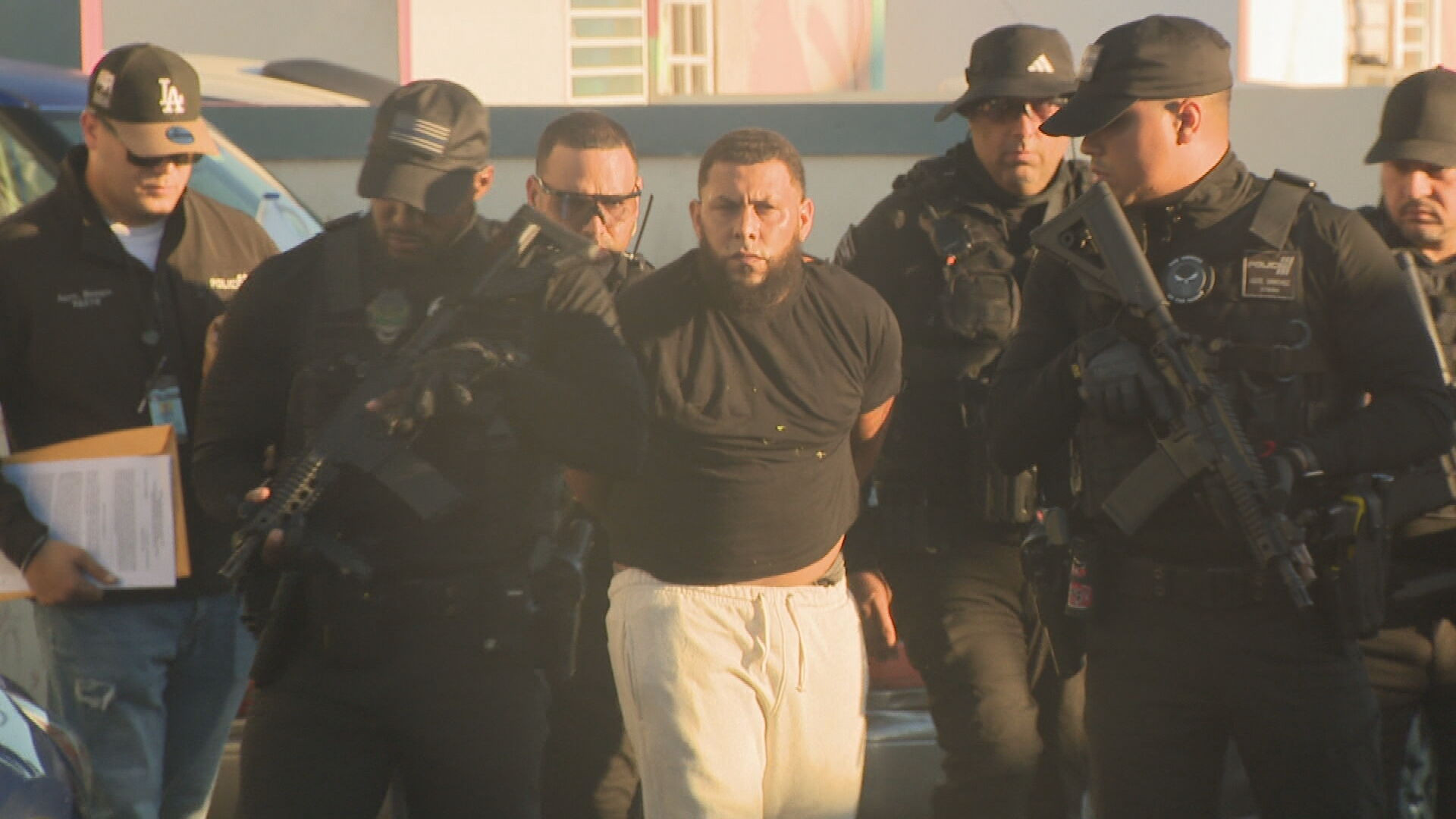 VIDEO: Policía arresta a armero y "runner" vinculados a organizaciones criminales