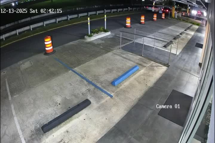 Video: Cámara de seguridad capta el momento en que conductores se entran a tiros esta madrugada en Rio Piedras