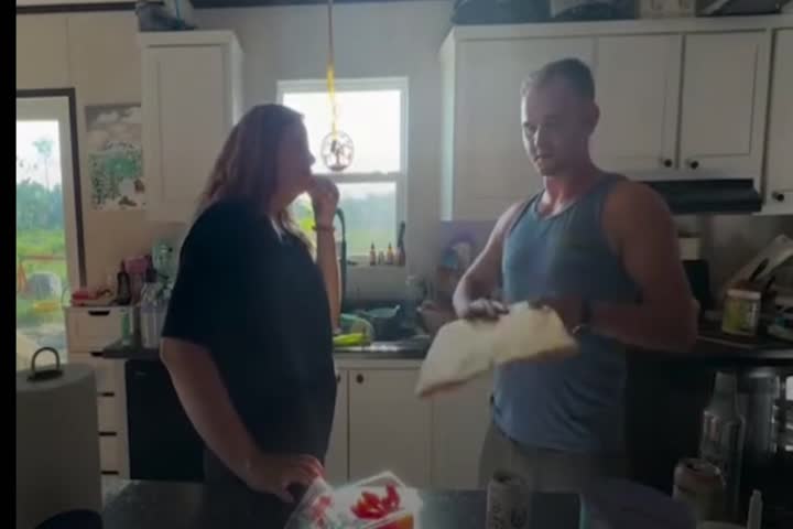 Video: Viral video de la reacción de un hombre luego que la esposa le pidiera el divorcio