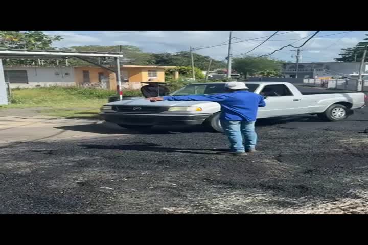 Video: El pana pasó con su Pick-up por un sitio que tiraban brea en PR y los Gritos se salieron de Control