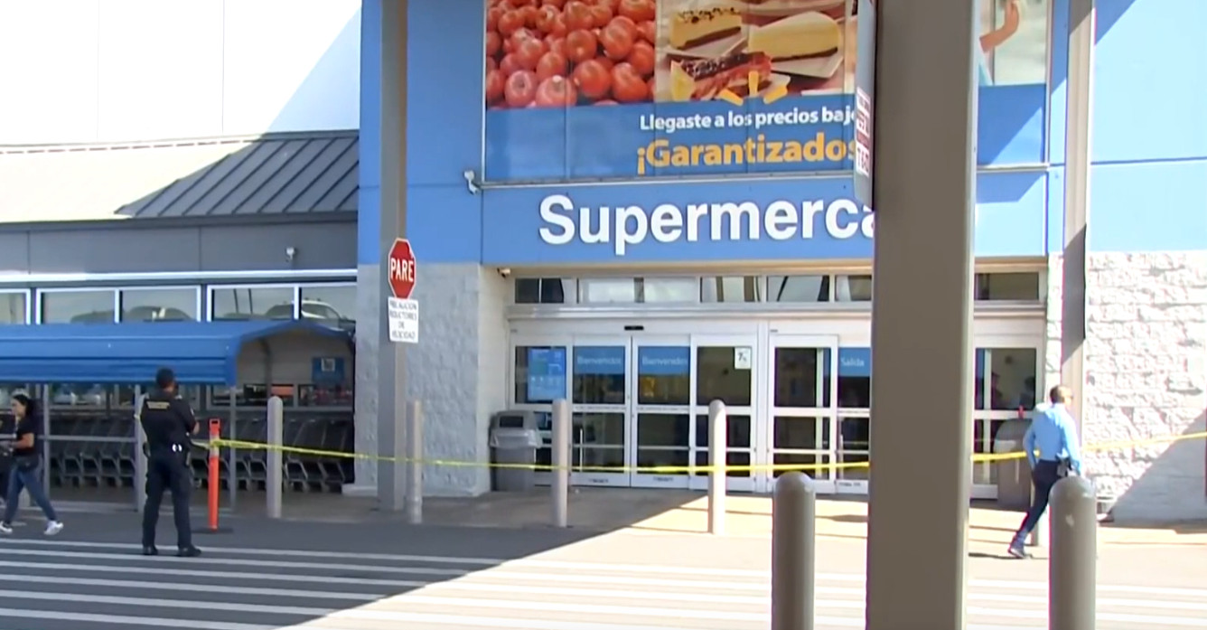 Video: "Corran por sus vidas", clienta narra el terror tras hombre irrumpir armado en megatienda de Carolina