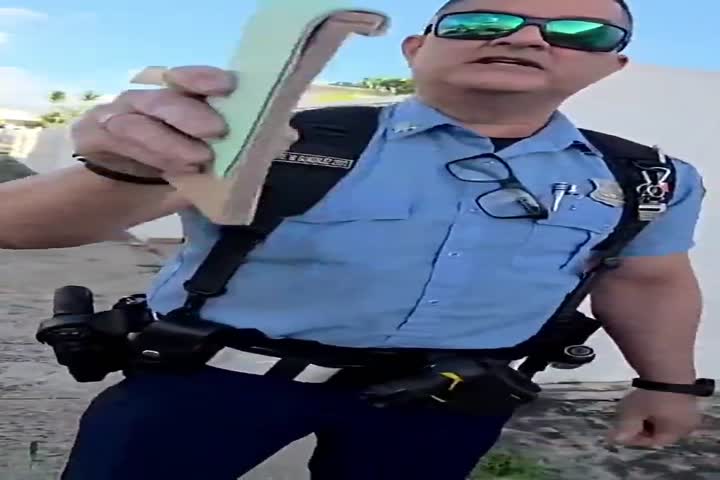Video viral de encontronazo entre policías estatales de Sabana Grande y conductor que se quiso detener en su casa