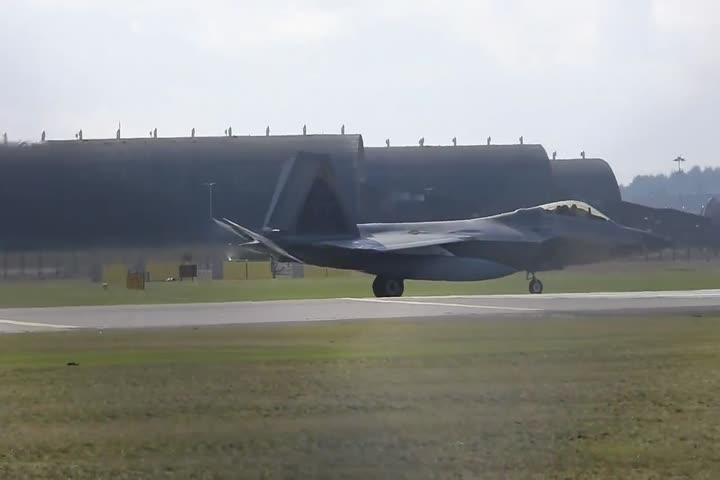 Video: EE.UU. despliega cazas F-22 en Israel mientras aumentan las tensiones con Irán