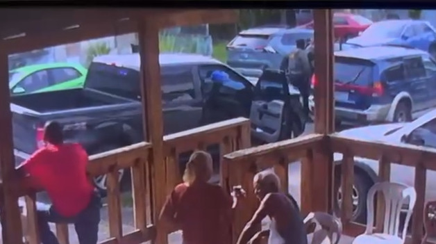 Video: Se tira la Migra en negocio de Puerto Nuevo